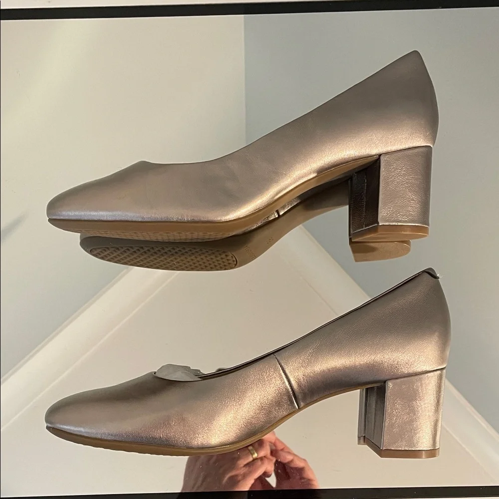 AEROSOLES Metallic Silver Pewter Block Heels new Leather Upper